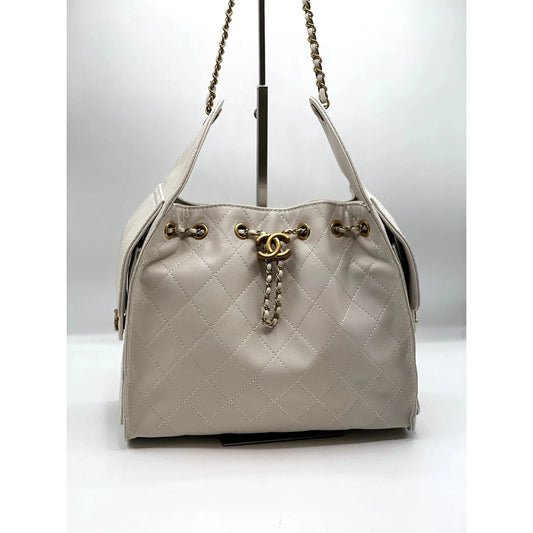 CHEL 25 HOBO QUILTED HANDBAG