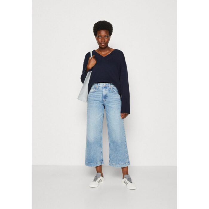 Gap Light Wash High Rise Wide Leg Cropped Jeans