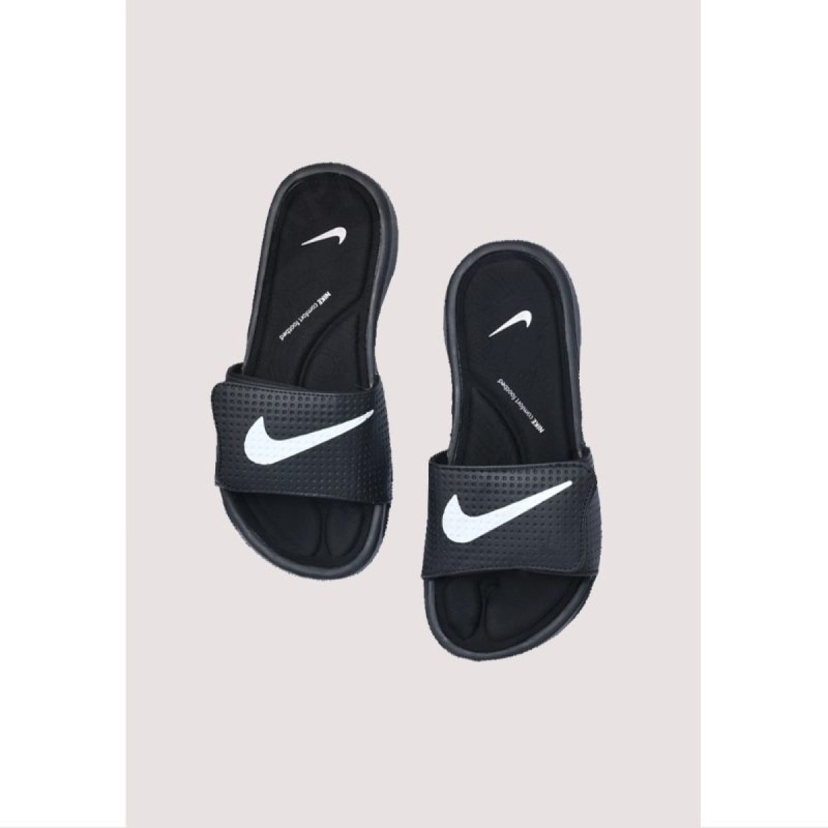 NIKE FULL BLACK COMFORT FOOTBED SLIPPER stora.pk